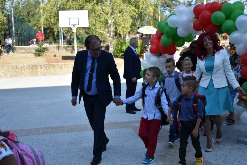528 първолаци прекрачиха училищния праг в Асеновградско