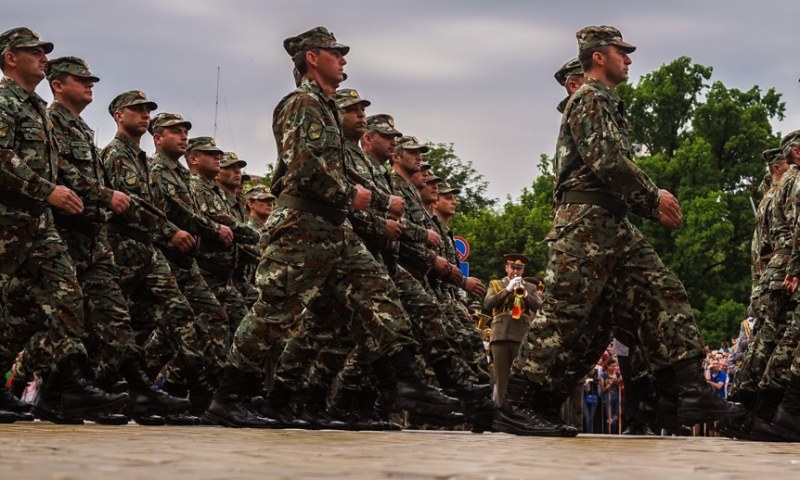 Борса в Асеновград набира войници и матроси, показват военна техника и бойни умения