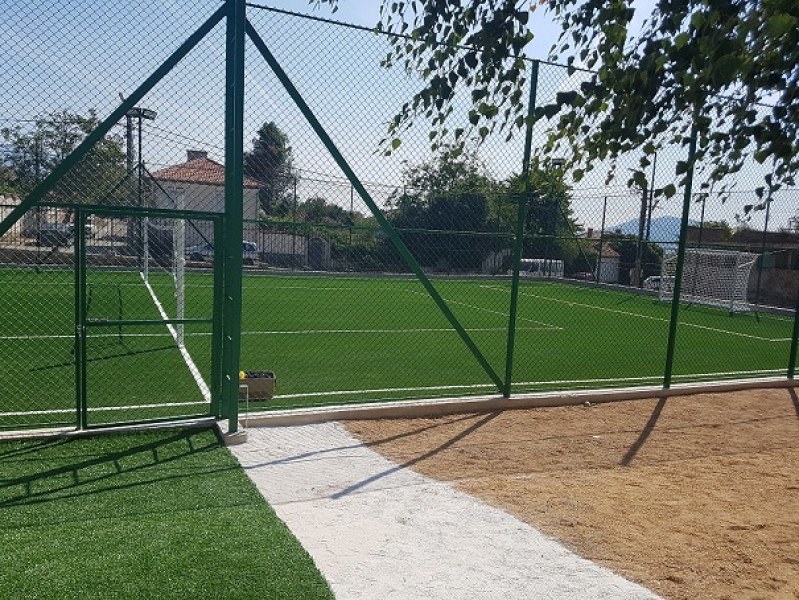 Първи футболен мач откри новата спортна площадка в Розино