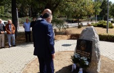 Барелеф и плоча пазят спомена за достоен карловец - шампиона по борба Рангел Геровски barelef-i-plocha-paziat-spomenadostoen-906.jpg