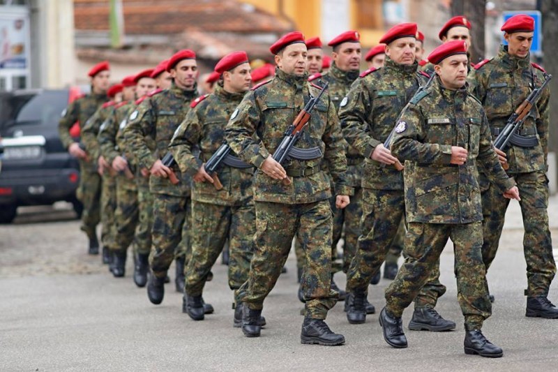 Карловската бригада търси желаещи за 36 войнишки длъжности