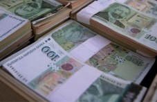 Продължаваме да държим парите си в банки въпреки ниските лихви и убийствените такси prodalzhavame-da-darzhim-parite-si-267.jpg