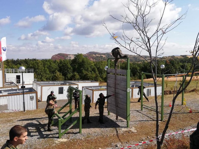 Карловски военни защитиха честта на бригадата на състезание по стрелба и спасяване на ранени