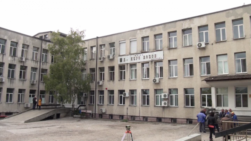 Медицинските сестри от карловската болница се споразумяха за 950 лева основна заплата