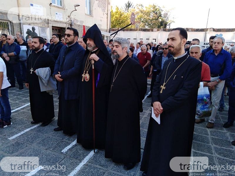Арменската общност в Пловдив излезе на протест, поиска оставките на Епархийския съвет