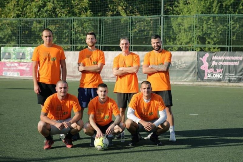 Отборът на „Трошачите“ спечели благотворителния футболен турнир в район „Северен“