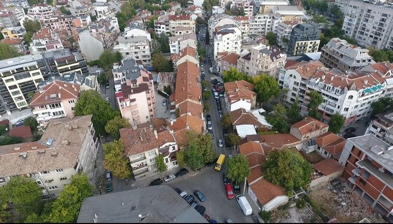 Пловдив трябва да има своя втори “Капан“! Къде? На самобитната и шепнеща от миналото „Карловска”!