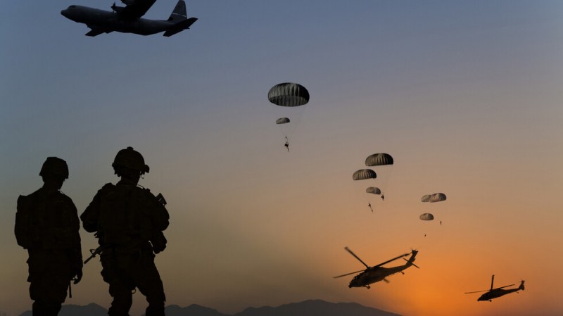 Парашутистите отбелязват професионалния си празник с двудневни събития