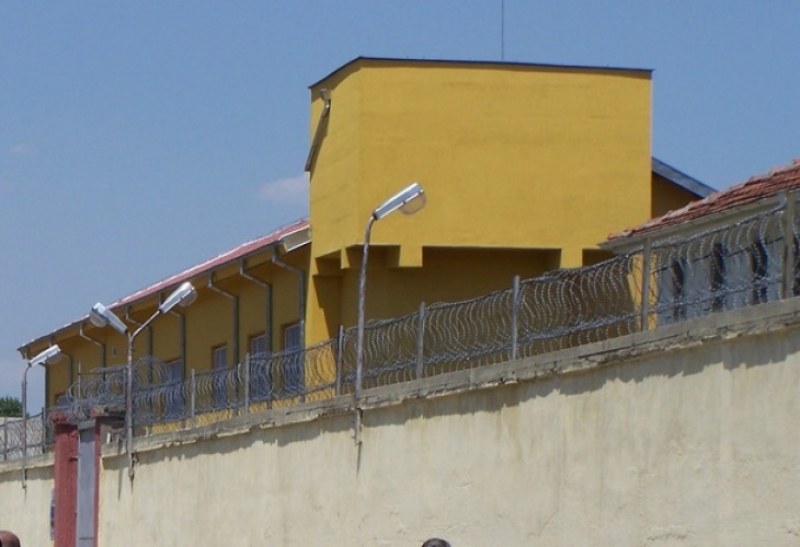 Затворник си отмъсти и изкара пари, спечели дело за мизерия и навалица в килията