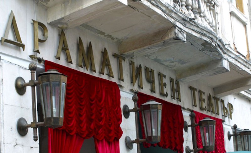 Интелектуалци и бездомници участват в документалния спектакъл “100% Пловдив“, входът е свободен