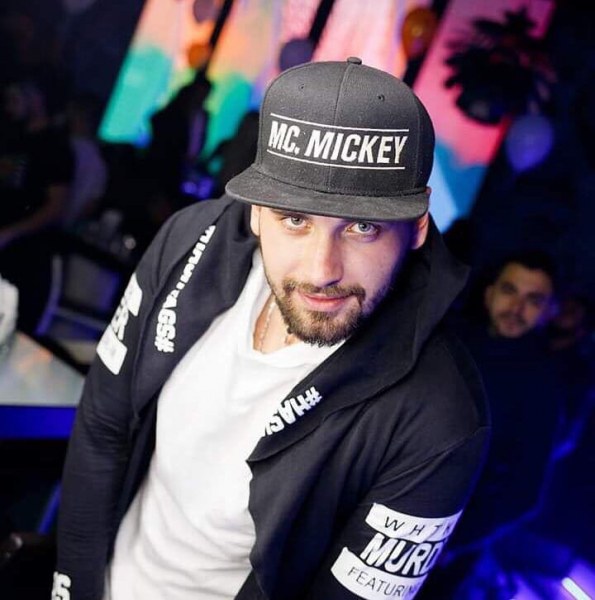 Какво е да си MC - човекът настроен винаги за парти, който вдига публиката за минути