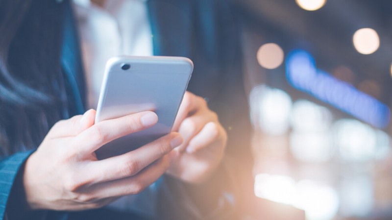 Синдикат настоява: Служителите трябва да имат право да си изключват телефоните след работно време