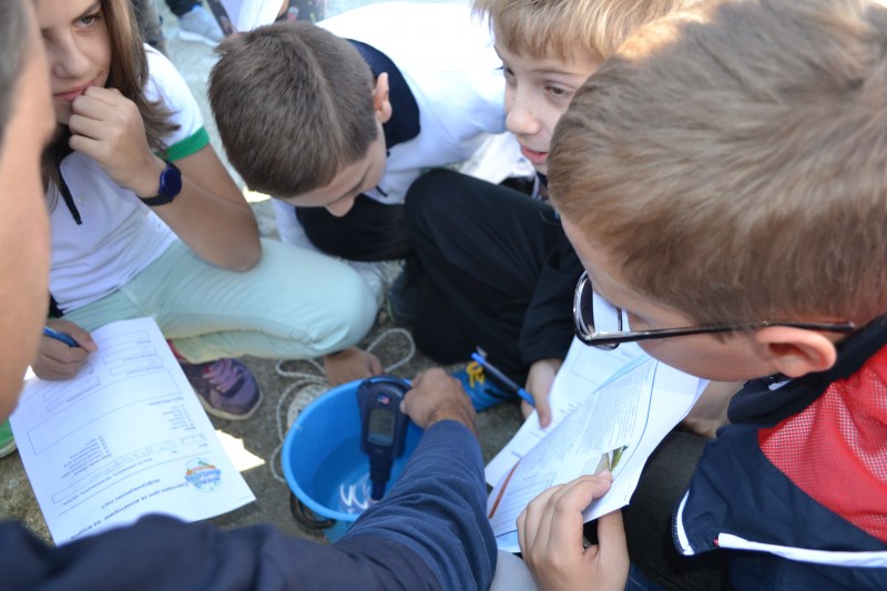 Ученици изследват Марица в Световния ден на мониторинга на водата