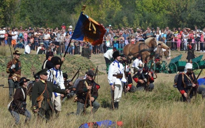 ГДБОП иззеха десетки исторически оръжия от най-големия клуб за възстановки в България