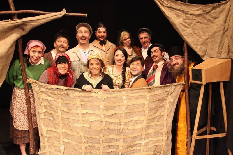 Габровският театър очарова асеновградчани с пиесата “Чешити“ по разкази на Чудомир