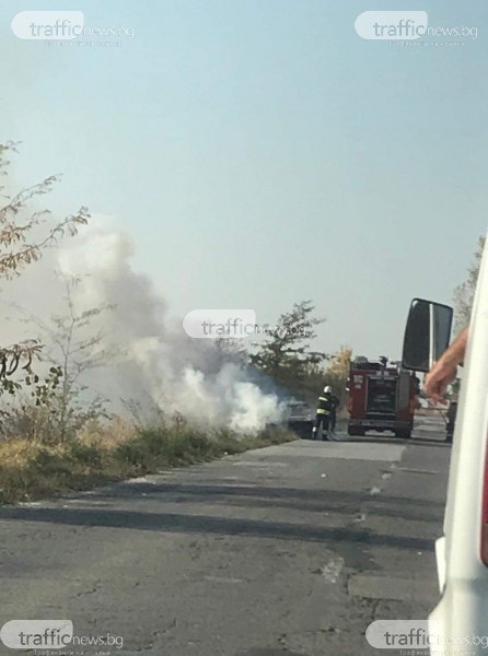 Кола пламна на междуселски път край Пловдив