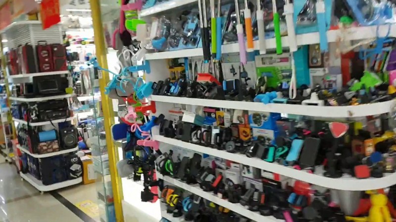 НАП хвана в нарушение най-големия китайски магазин в Пловдив