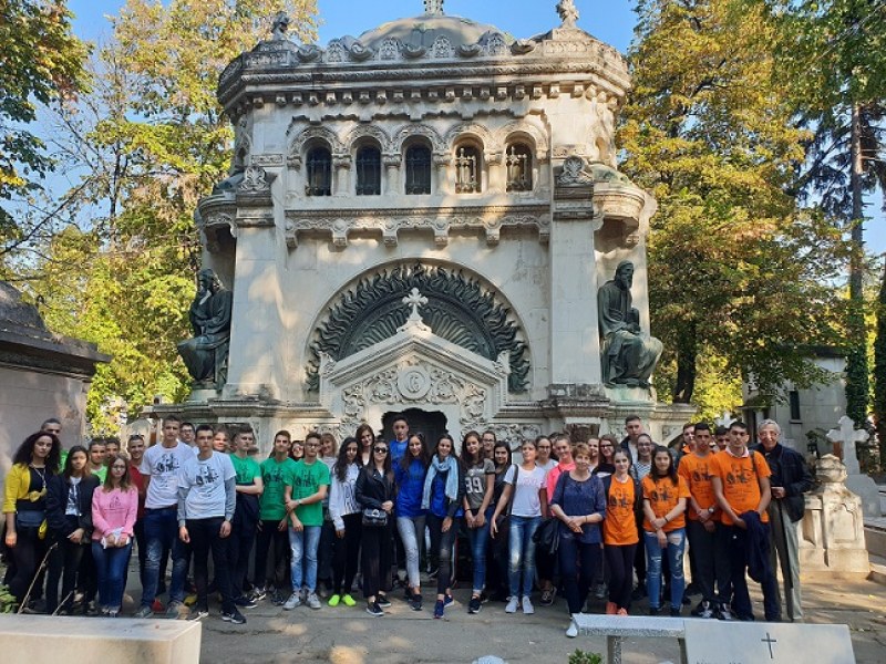 40 деца от Карлово видяха гробницата на Евлогий и Христо в Букурещ и къде са се укривали Ботев и Левски