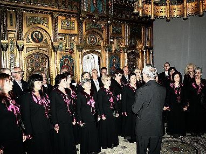 Читалището в Карлово набира певци за смесения хор