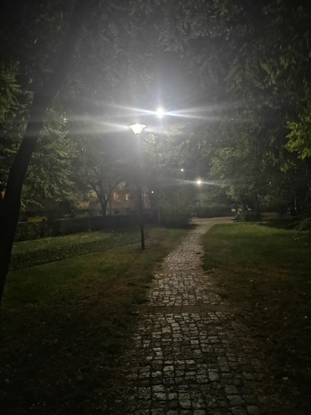 Поставиха ново осветление на пловдивския парк “Чайка“