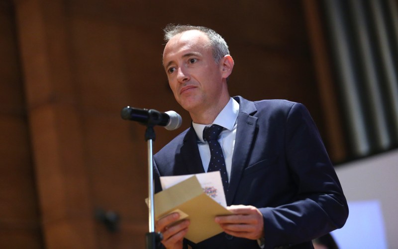 Правителството отпуска 360 млн. лева за увеличение на учителските заплати