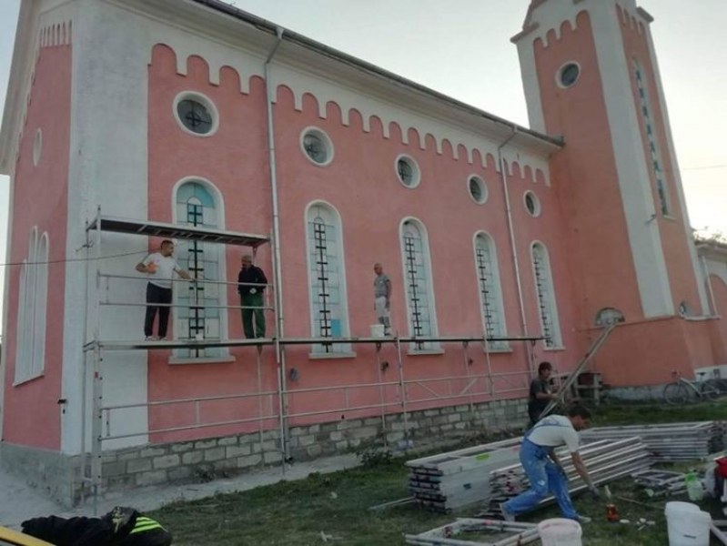 Ремонтираха църква в Първомайско благодарение на дарители