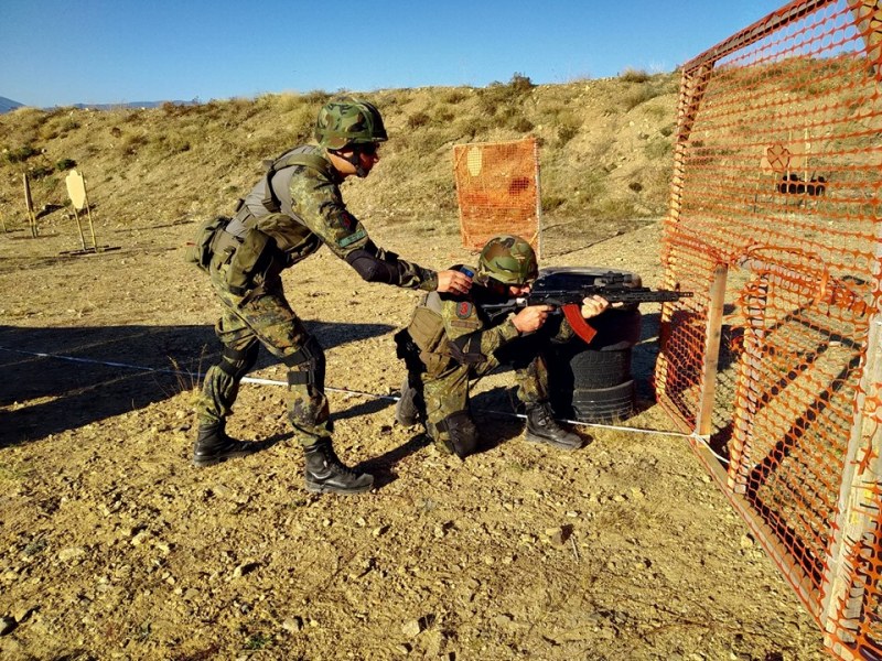 Карловски военни тренират стрелба в градски условия