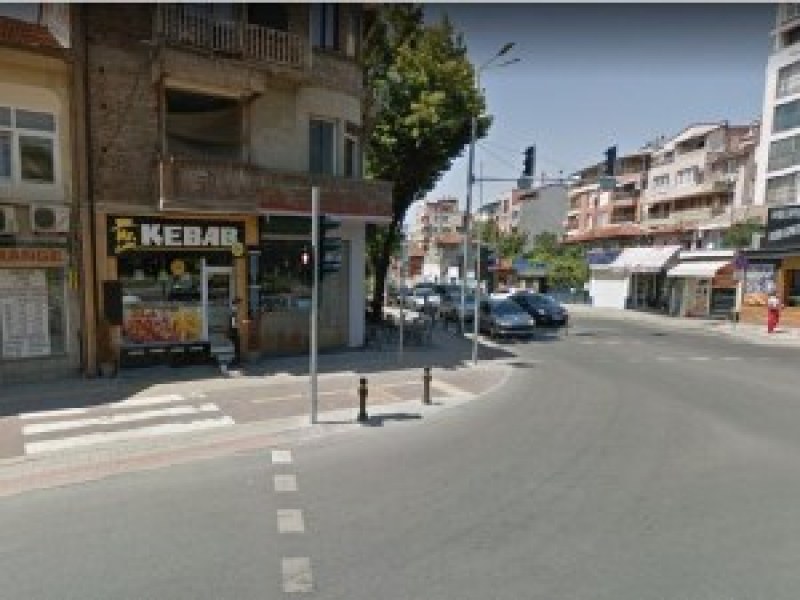 НАП погна турска закусвалня в центъра на Пловдив, в “черния“ списък влезе и склад на Брезовско шосе