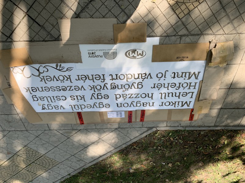 Пловдив осъмна със скрити стихове, дават награда, ако ги открием