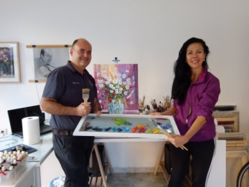 Пловдивските автори Анета Стоянова и Станислав Трайков с трета съвместна изложба “Два свята“