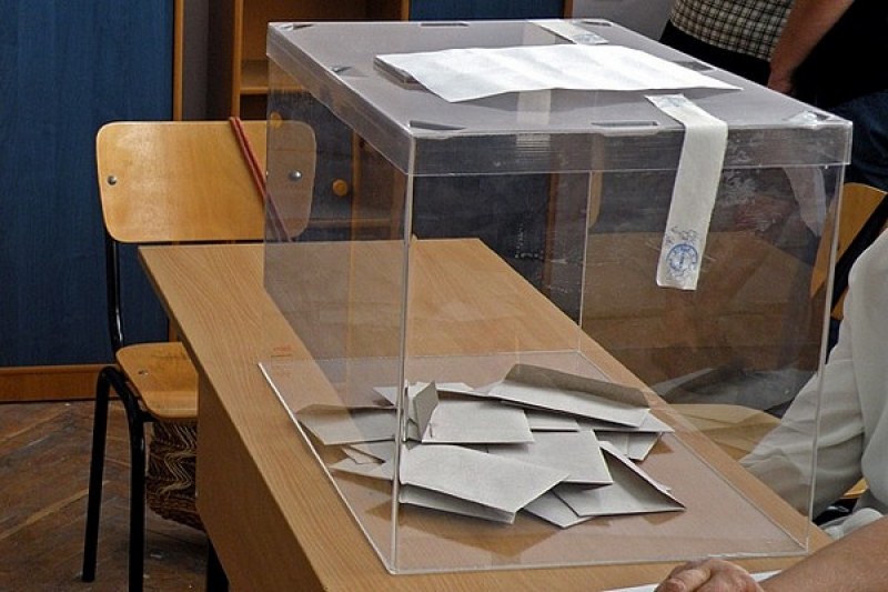 Членове на СИК в Пловдивско се успаха, в Динк бързат да отворят плика с протоколите