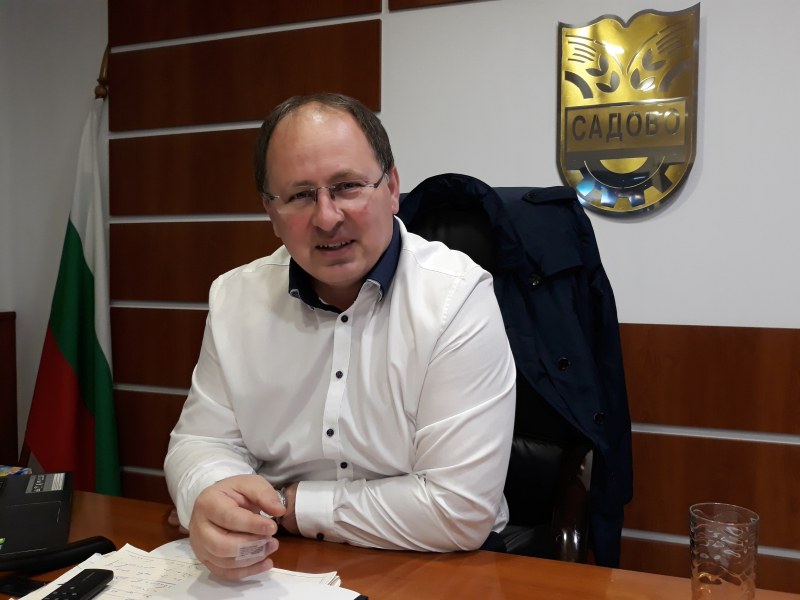 Димитър Здравков получава мнозинство в градския парламент, БСП - с 12 мандата