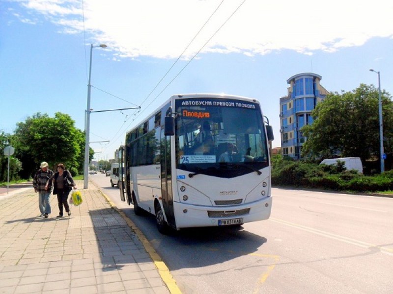 Общината пуска още автобуси на Задушница