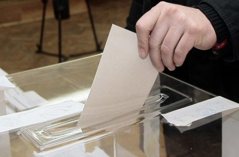 Изборна секция в брезовското село Чоба осъмна с разбити стъкла