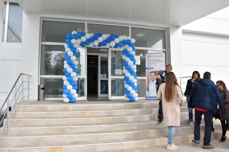 Нов ІТ обучителен център се откри в Пловдив, назначават служители