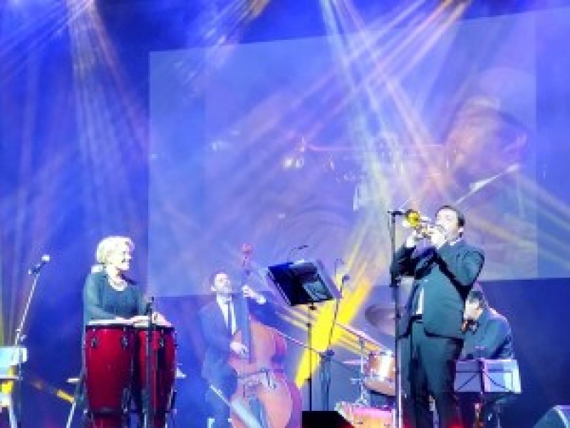 Магнетичната Хилда разтопи Пловдив с джаз версии на култова филмова бг музика