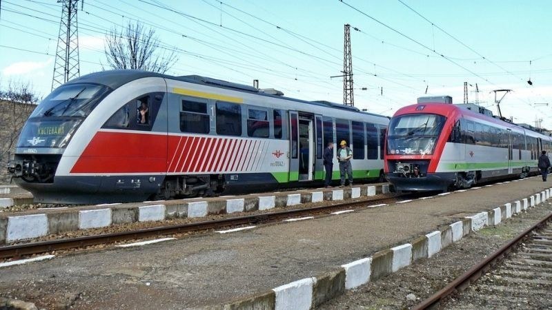 Влак удари кола край Асеновград, има пострадал