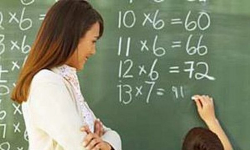 Повишават учителските заплати в близо 18%