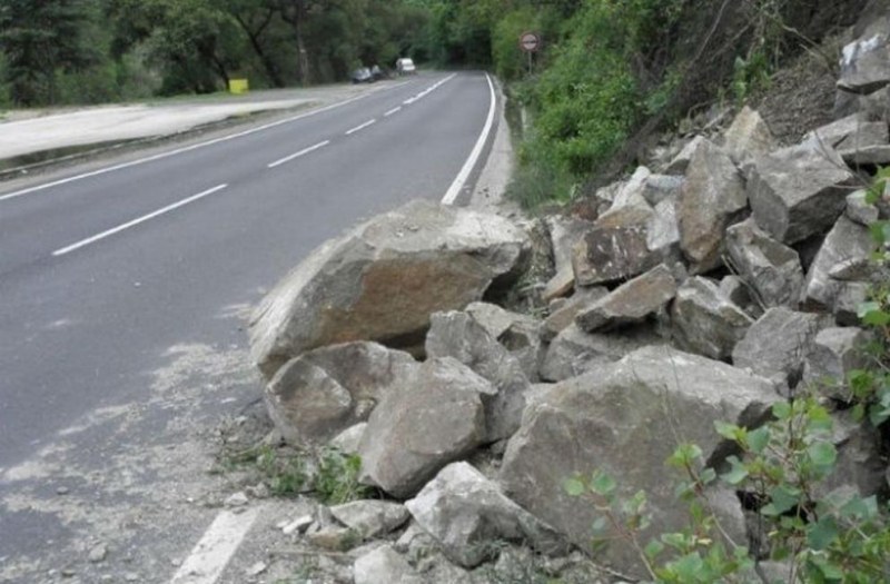 Спират движението по пътя Девин - Кричим, ще минаваме през Асеновград