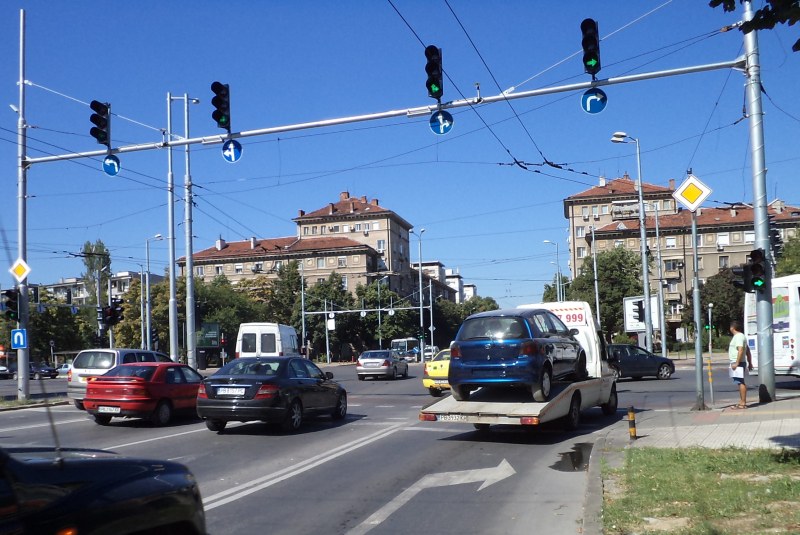 10 натоварени кръстовища в Пловдив с облекчени завои, променят и работата на светофарите