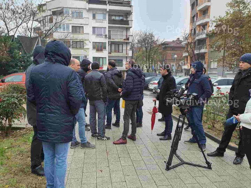 Фенове на Ботев Пловдив отидоха при общинските съветници на първото им заседание