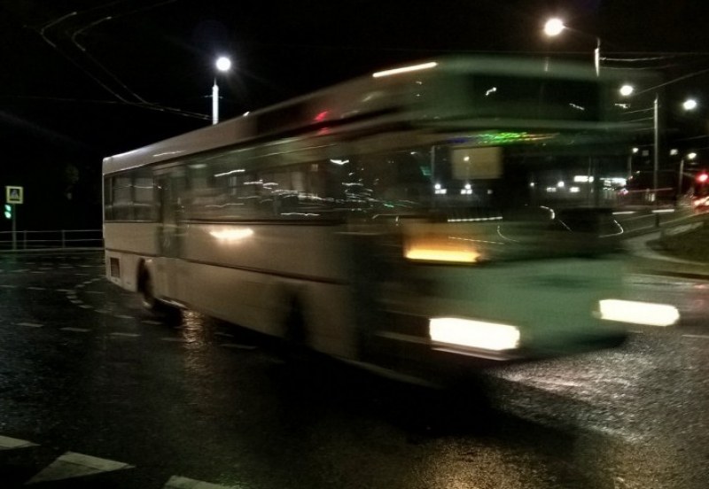 Пак неприятности в пловдивски автобус: Кондуктор взе картите на ученик, отказа да му ги върне