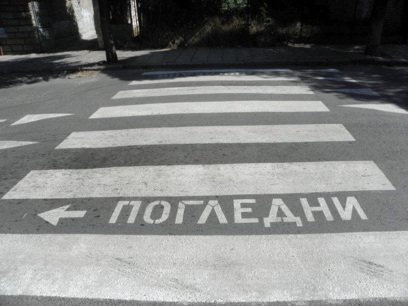 Шофьорка с джип удари две момичета до мол “Плаза“, не ги видяла