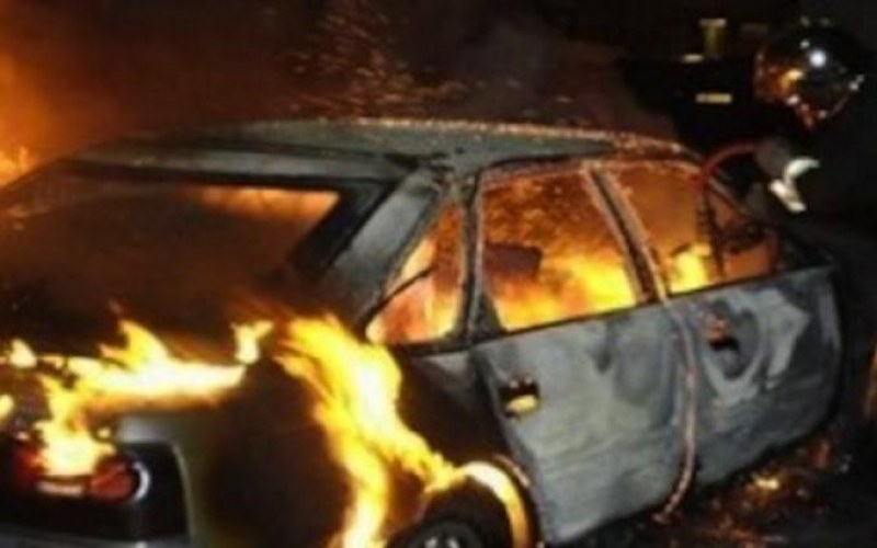 Инцидент или умишлен палеж? Кола горя в центъра на Пловдив
