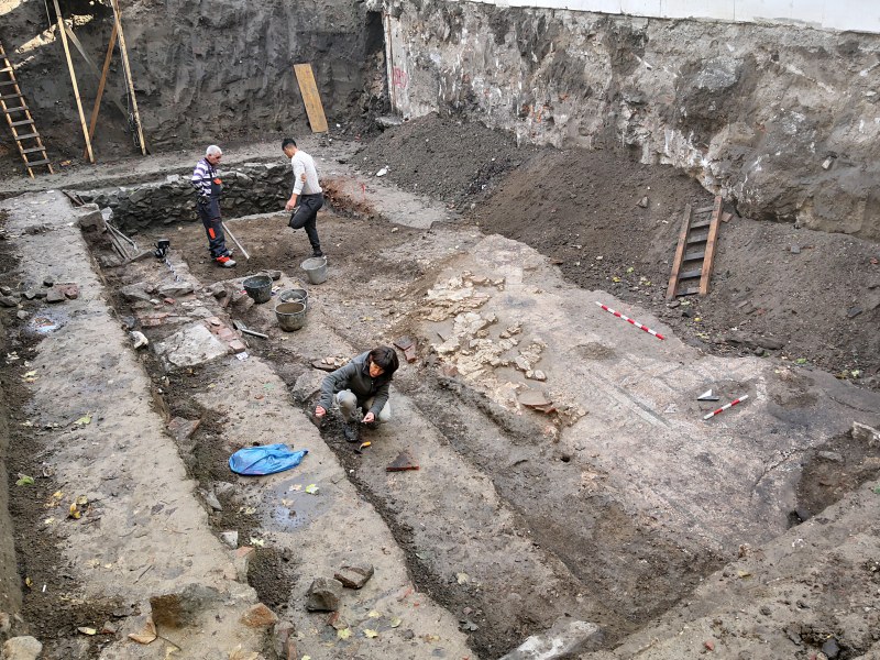 Безценна цветна мозайка откриха археолози в частен имот в Пловдив