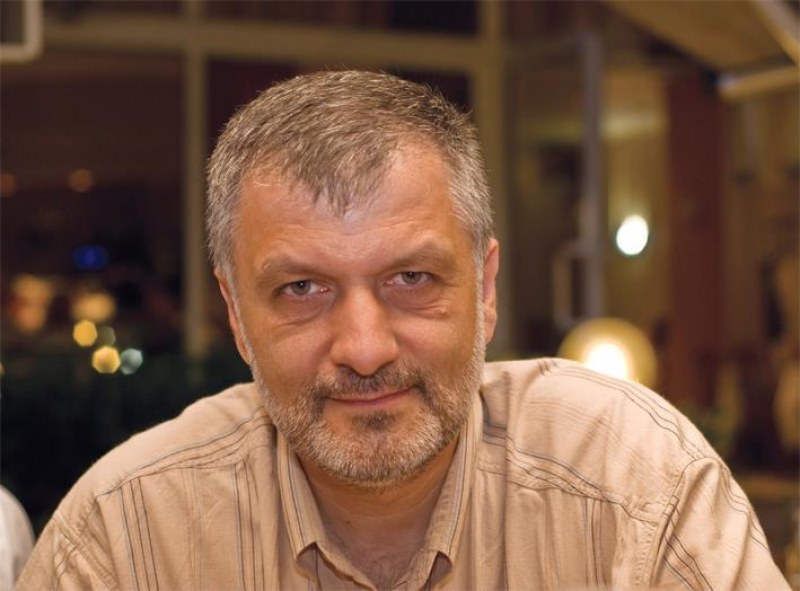 Atelier Vesselin Roussev представя експозиция от акварел и скулптури на Иван Тотев