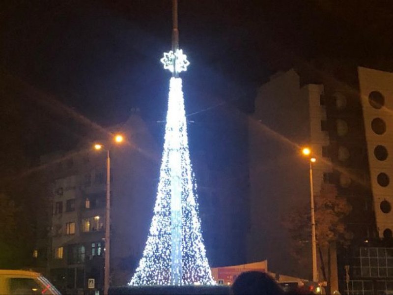Днес ще светне елхата в “Северен“, поканени са всички
