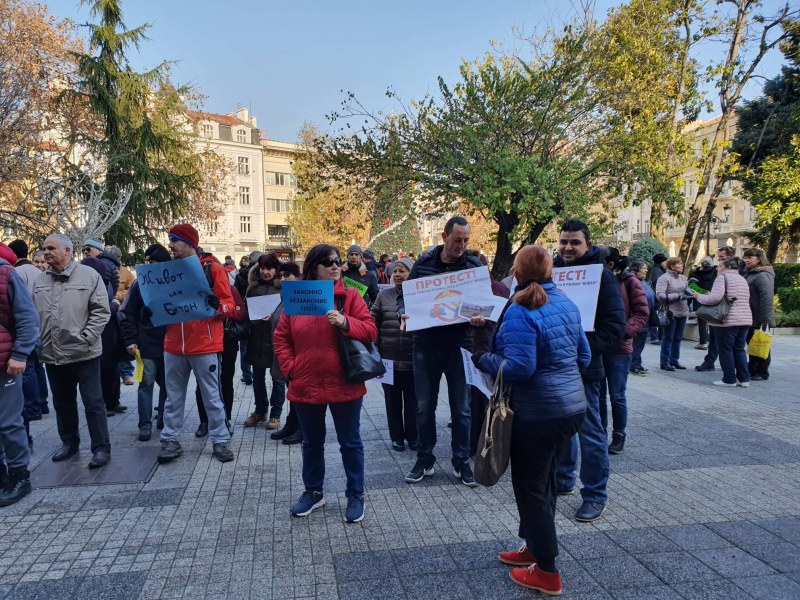 Протестиращите от  Кючука посрещнаха кмета с плакати “Не искаме бетон“
