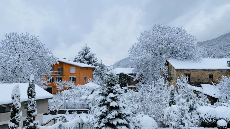 Село Гълъбово се топли под снежна пелена, зимата се настани там СНИМКИ
