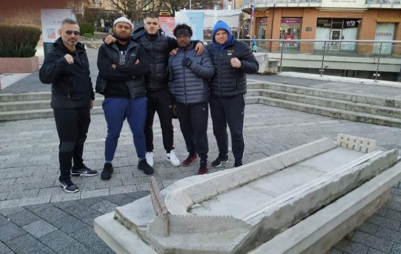 Тервел Пулев с открита тренировка за деца и фенове преди боксовата гала в Пловдив